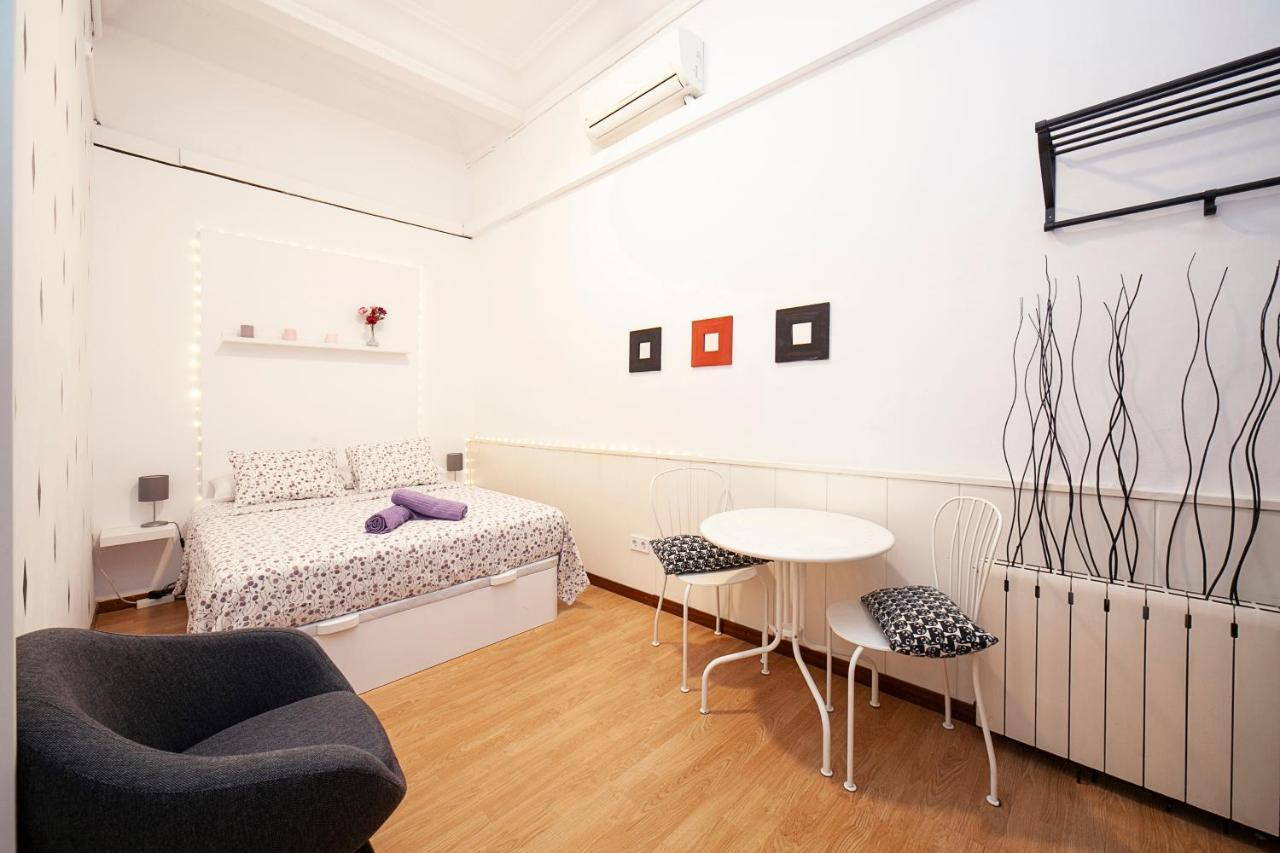 Fabrizzios Terrace Hostel Барселона Екстер'єр фото