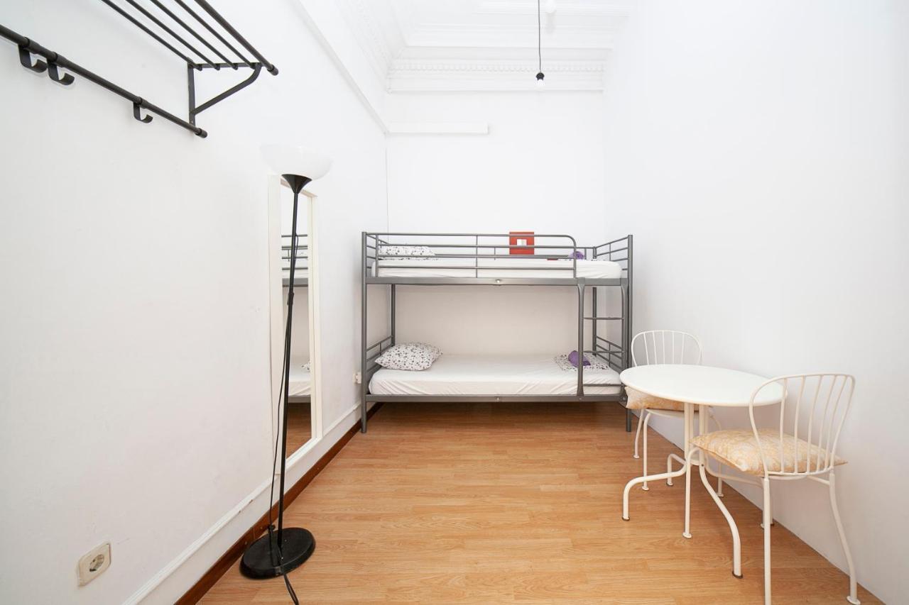 Fabrizzios Terrace Hostel Барселона Номер фото