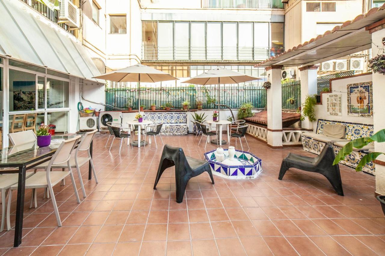 Fabrizzios Terrace Hostel Барселона Екстер'єр фото