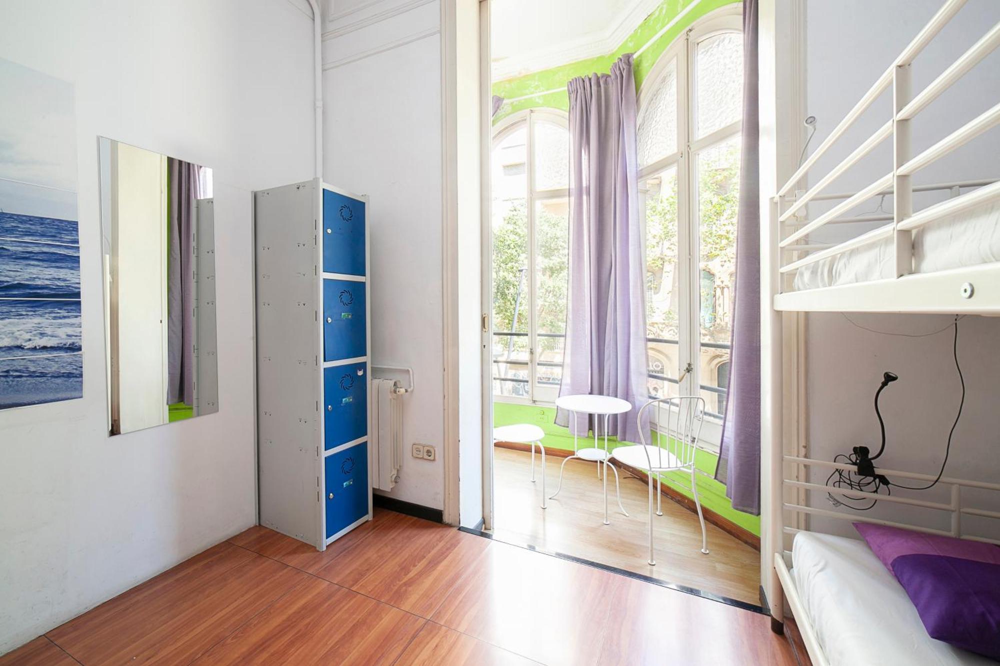 Fabrizzios Terrace Hostel Барселона Номер фото