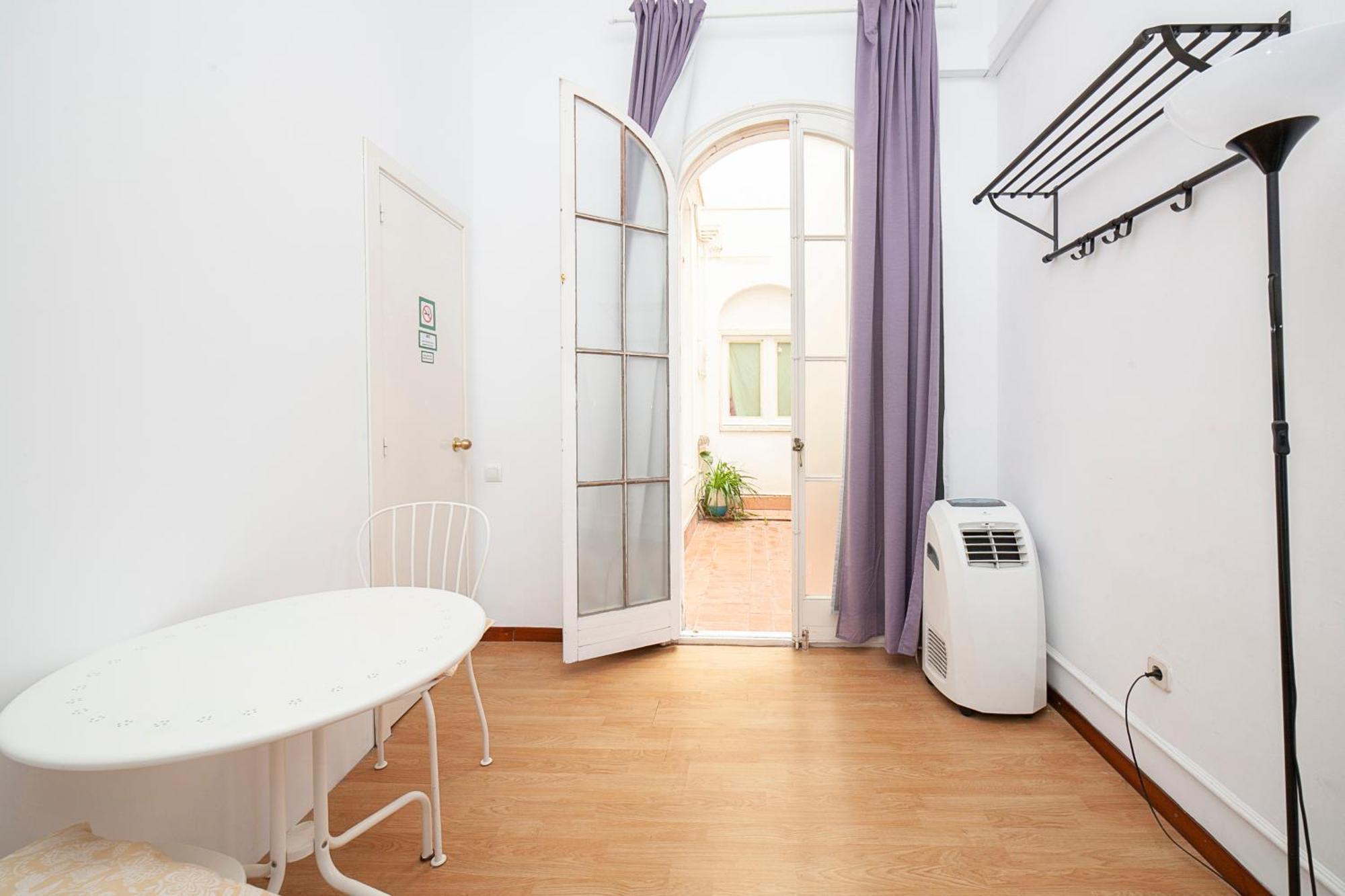 Fabrizzios Terrace Hostel Барселона Номер фото