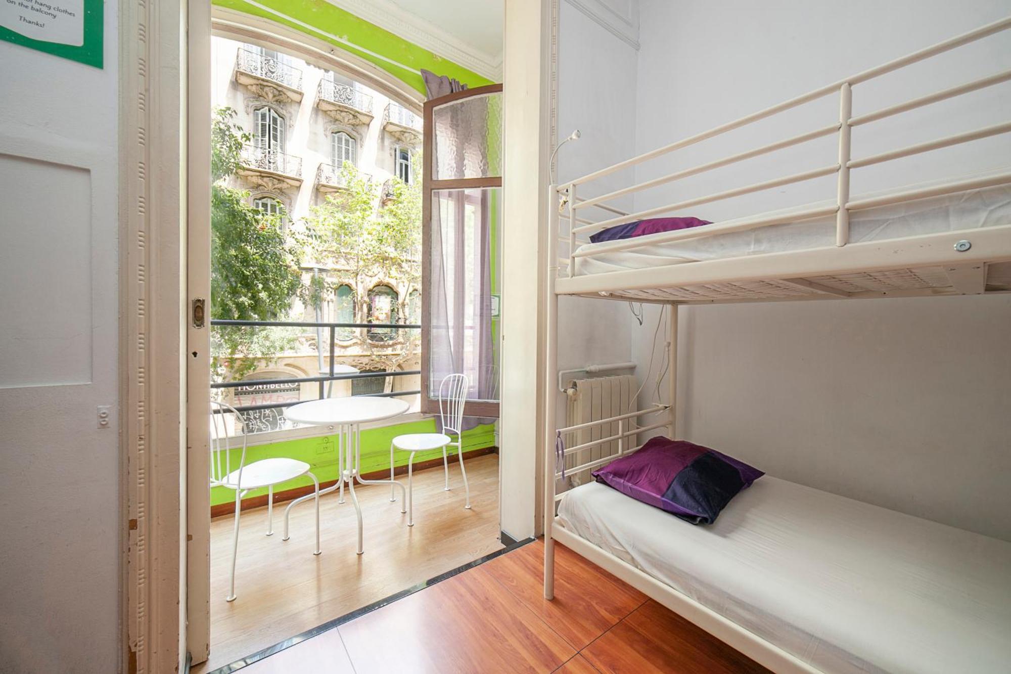 Fabrizzios Terrace Hostel Барселона Номер фото